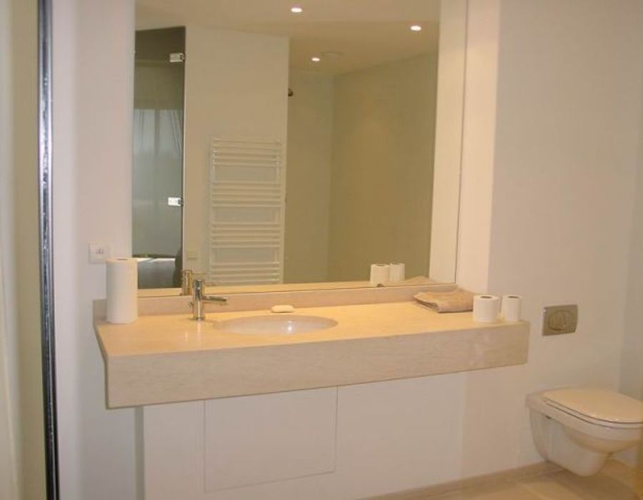 A fabulous modern property with sea views in Eze, close to Monaco. 3