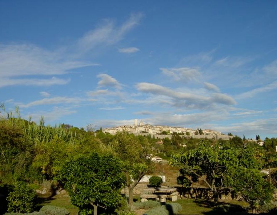 Lovely views over the village of Saint Paul de Vence 4