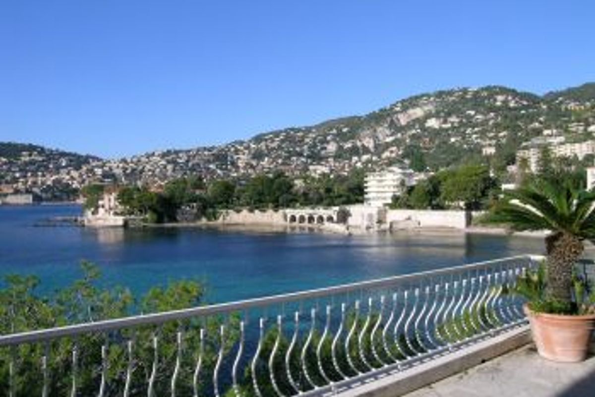 Provencal villa located on the waters edge of the Cap Ferrat.