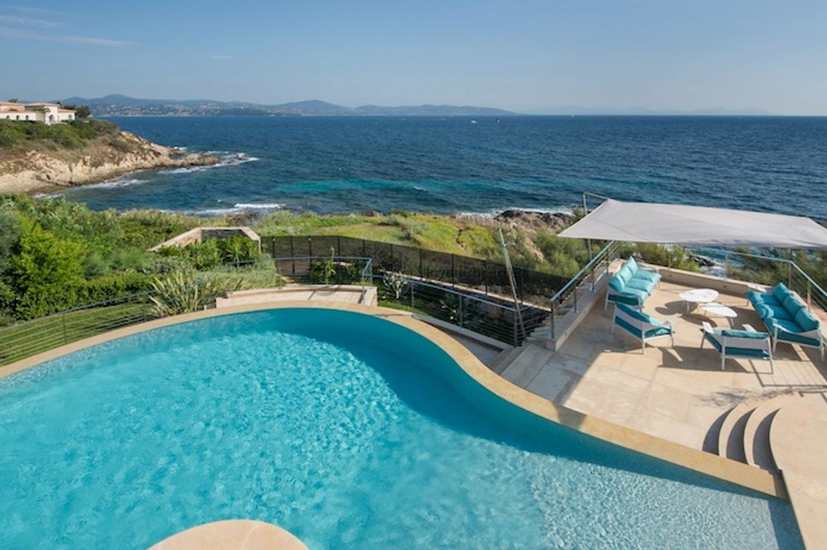Splendid waters edge property in Les Parcs de Saint Tropez