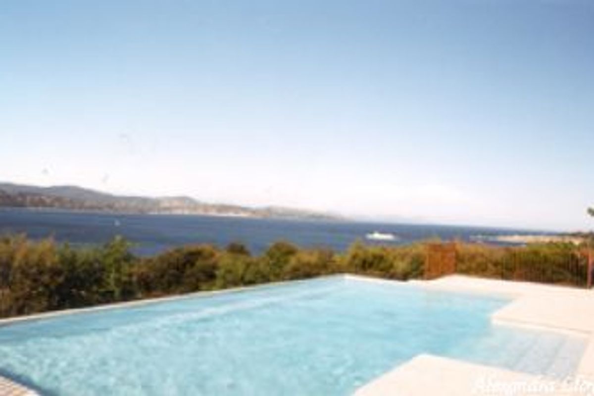 Stunning views and a beautiful villa overlooking Saint Tropez