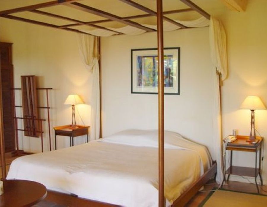 Superb villa situated in a very calm private domain three minutes from 1