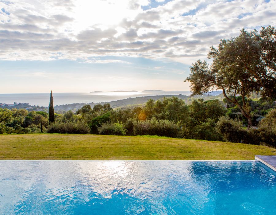 Breathtaking views, tranquility and a beautiful house in Girago 4