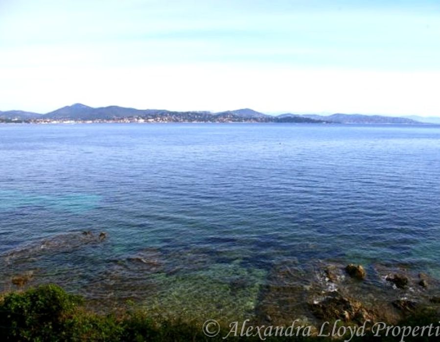 Water's edge property - Saint Tropez. 3