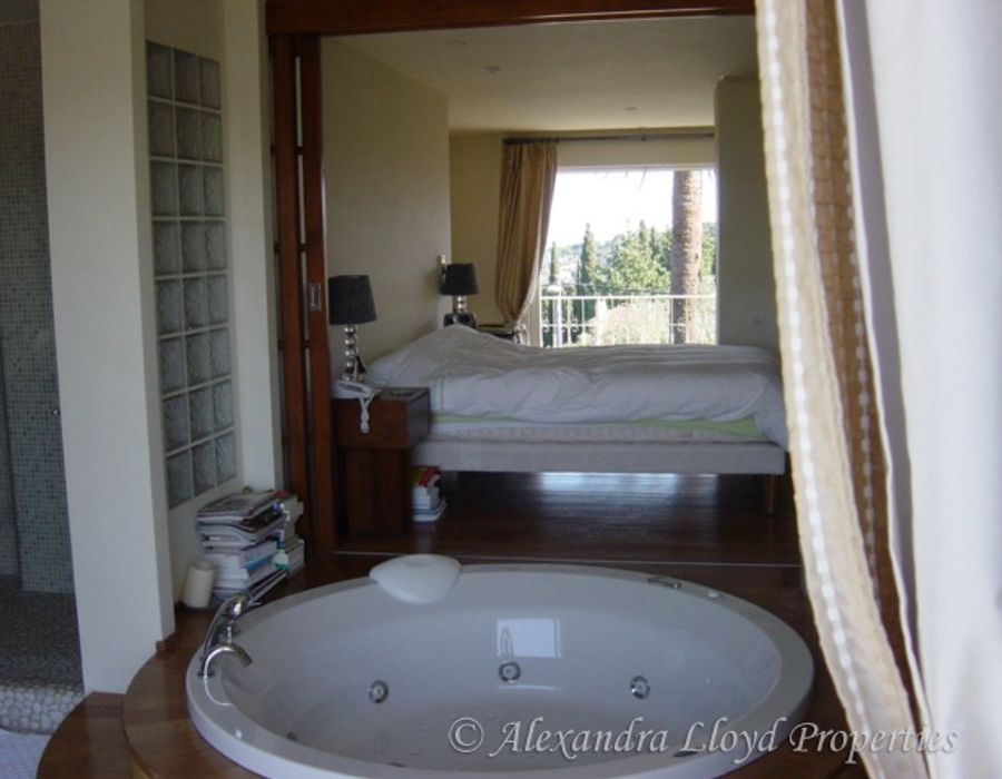 Magnificent villa 650 sqm with swimming pool 5