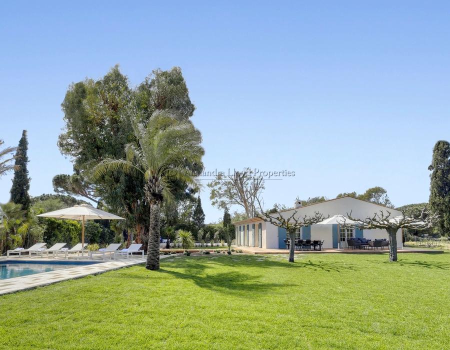 Close to Pampelonne Beach — A Five-Bedroom Property for Rent 4