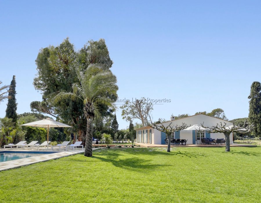 Close to Pampelonne Beach — A Five-Bedroom Property for Rent 4