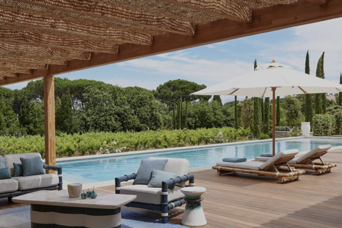 Fully rebuilt Provençal country house near Saint-Tropez village, vineyard estate, 7 suites