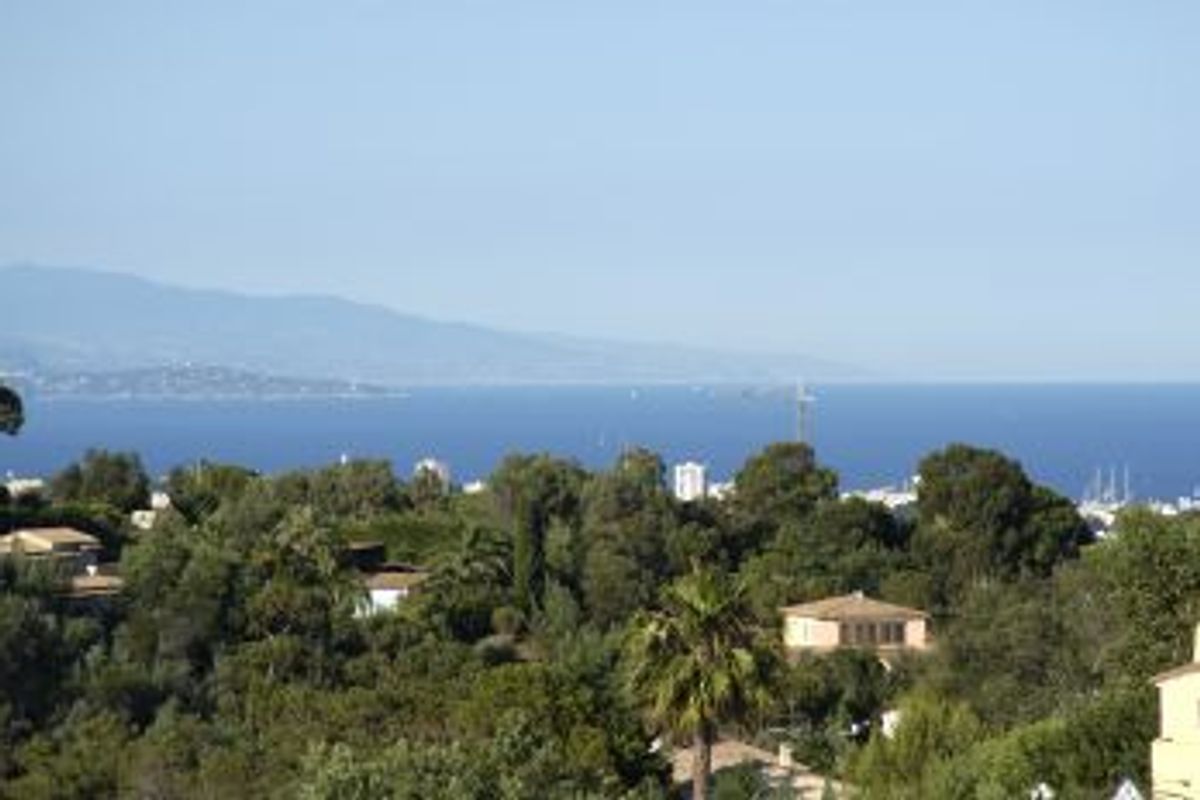 A delightful property located in the prestigious neighborhood