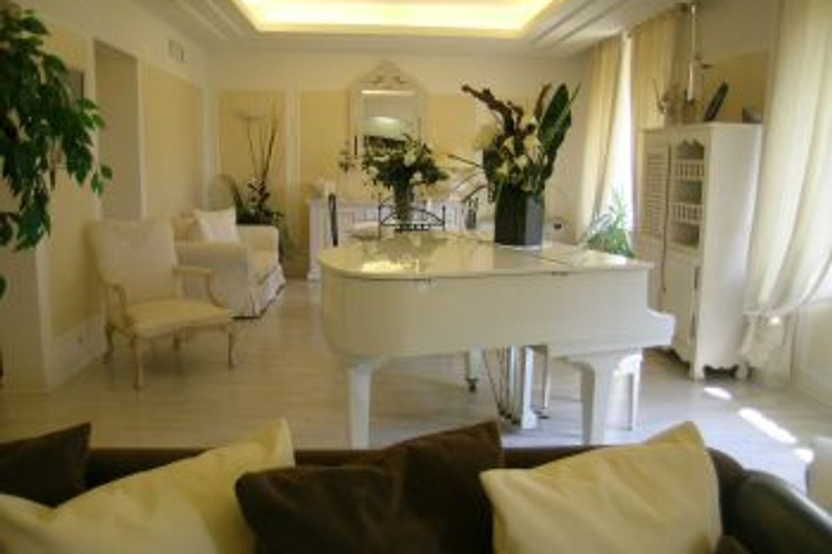 Excellent position on La Croisette in Cannes