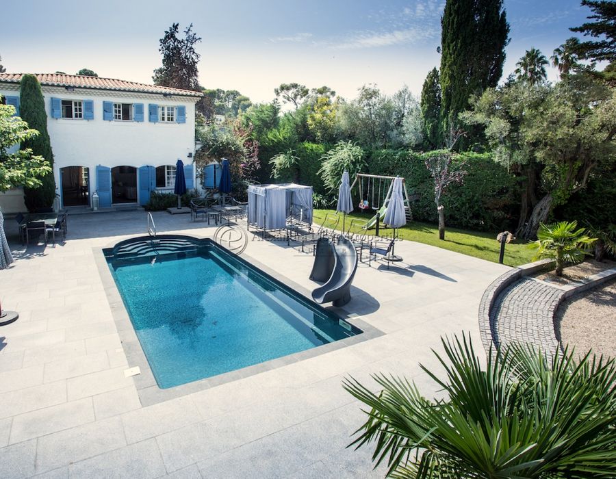 A lovely family home for rent on the Cap d'Antibes, close to the beach 1