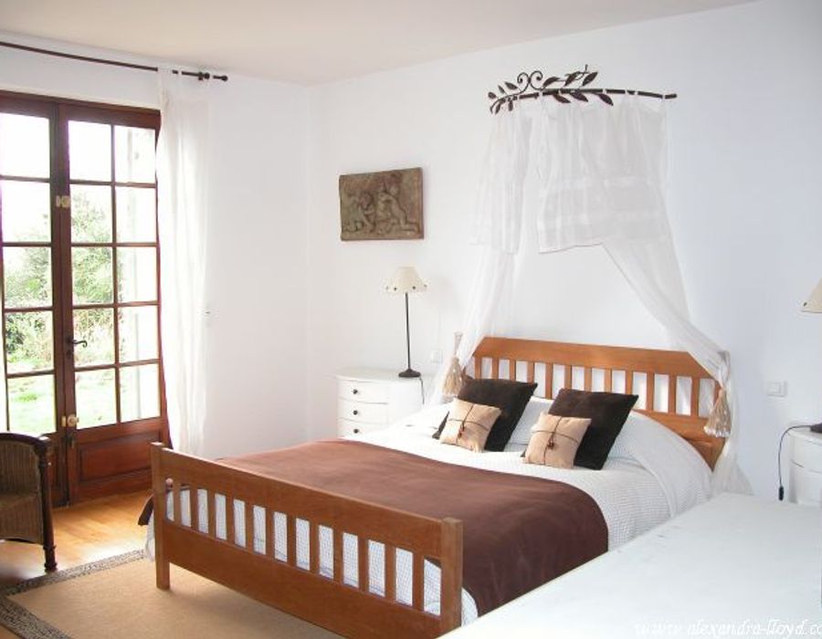 Typical Provencal villa with stunning interiors. 3