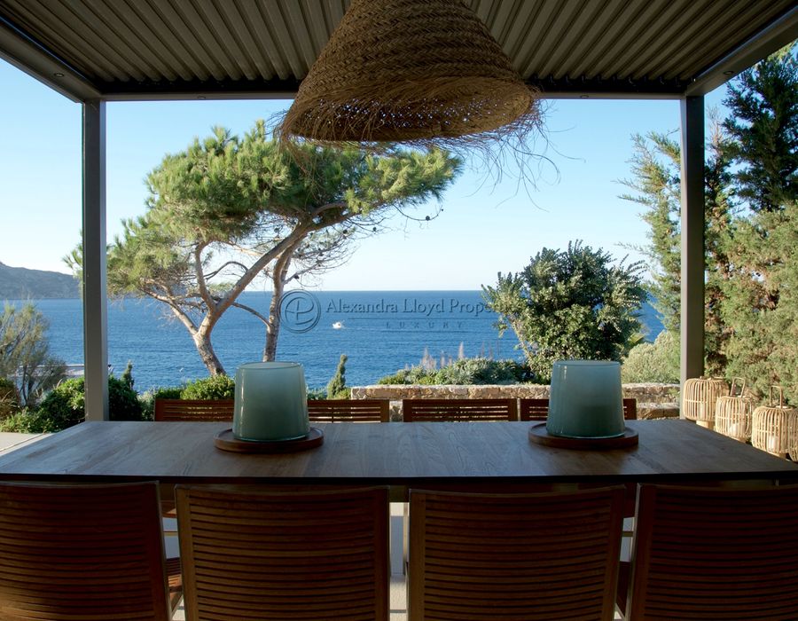 A magnificent contemporary villa in Calvi, North Corsica 5