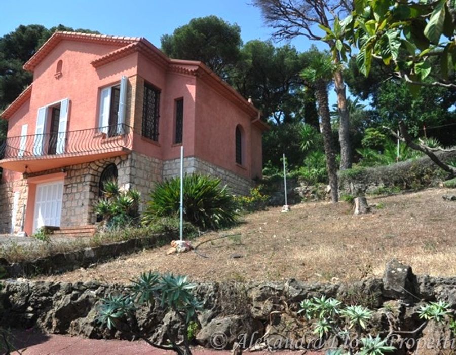 Interesting renovation/building project in Villefranche sur Mer 5