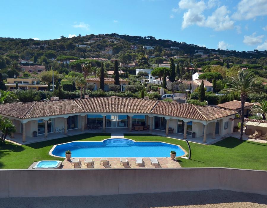Stunning waters edge properties at the entrance of Saint Tropez 4