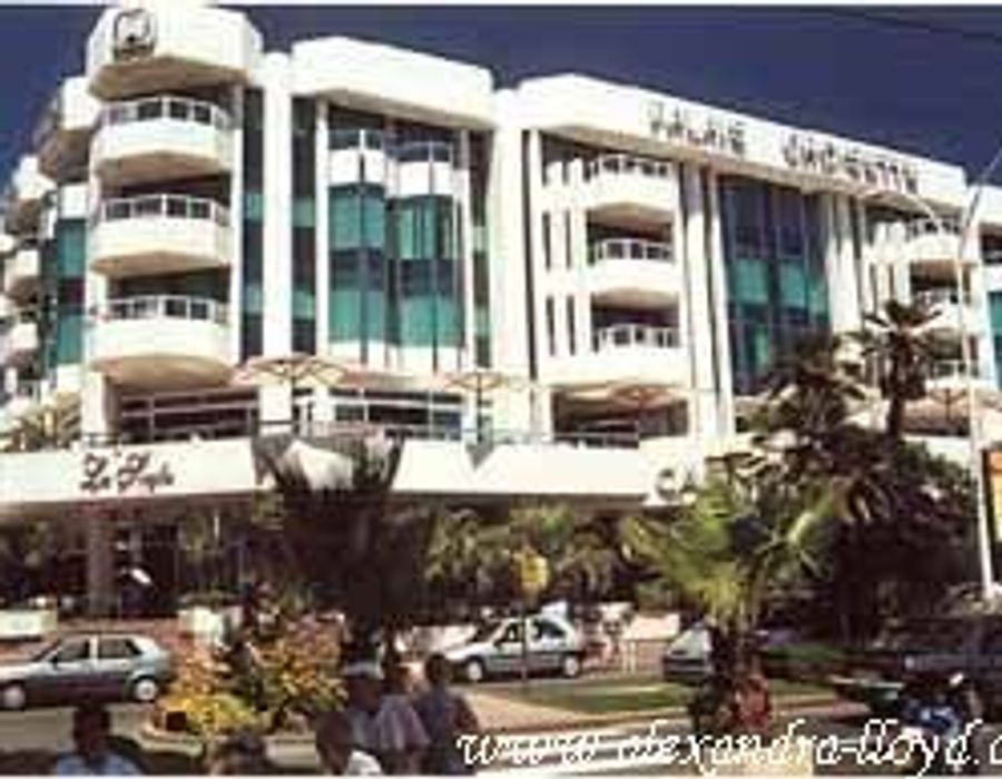 Apartment in Cannes, just off the Rue d'Antibes 5