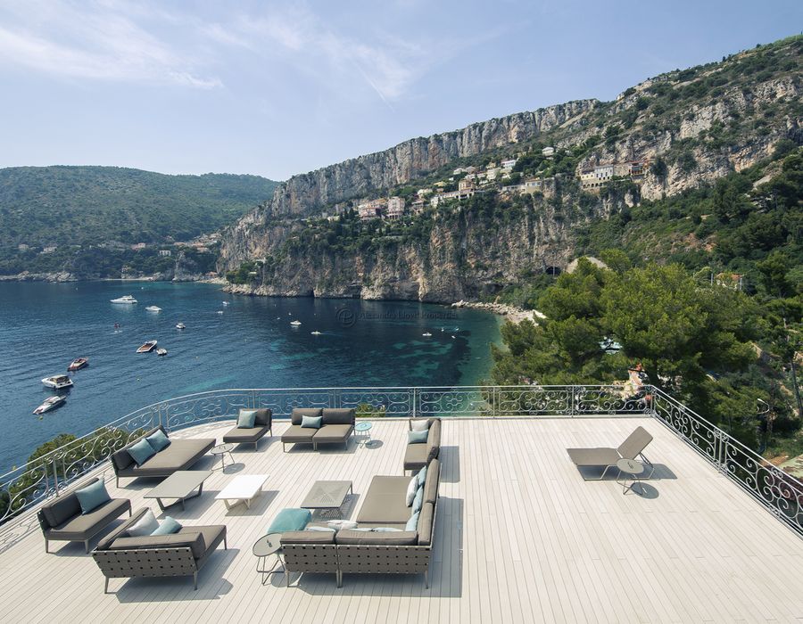 Stunning water front villa for rent and sale in Cap d'Ail 6