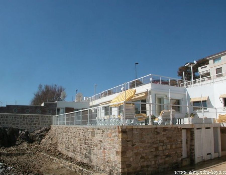 Waters edge property on the Cap d'Antibes 5