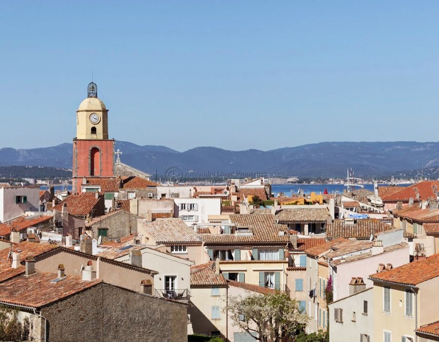 Stunning apartment located in the village of Saint Tropez 1