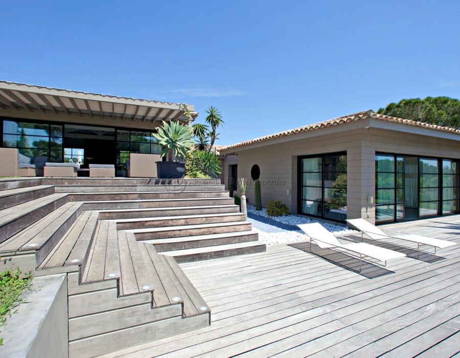 Stunning! Luxury contemporary villa close to the beaches and the town of Saint-Tropez 5