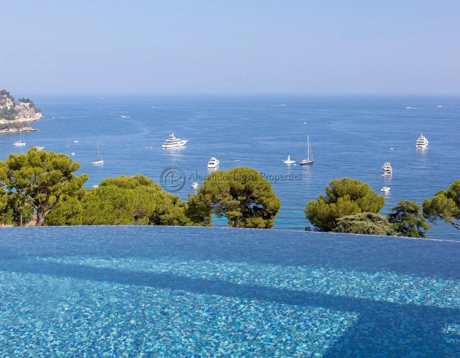 Ultra contemporary with 180° panoramic sea views in Eze Bord de Mer 2
