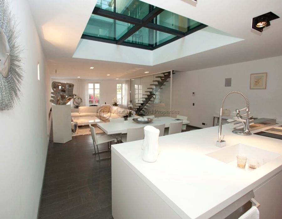 STUNNING! Luxury apartment in the heart of Saint Tropez 6