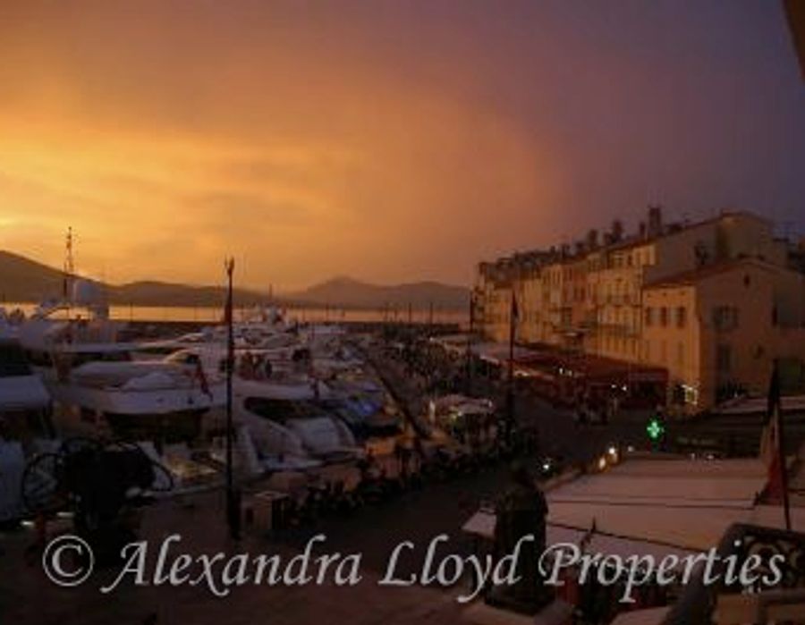 Luxury apartment in the port of Saint Tropez 3