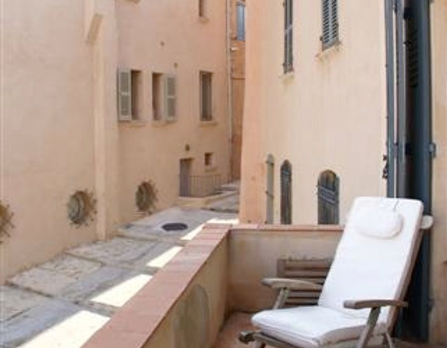 A fishermans house in the village of Saint Tropez 6