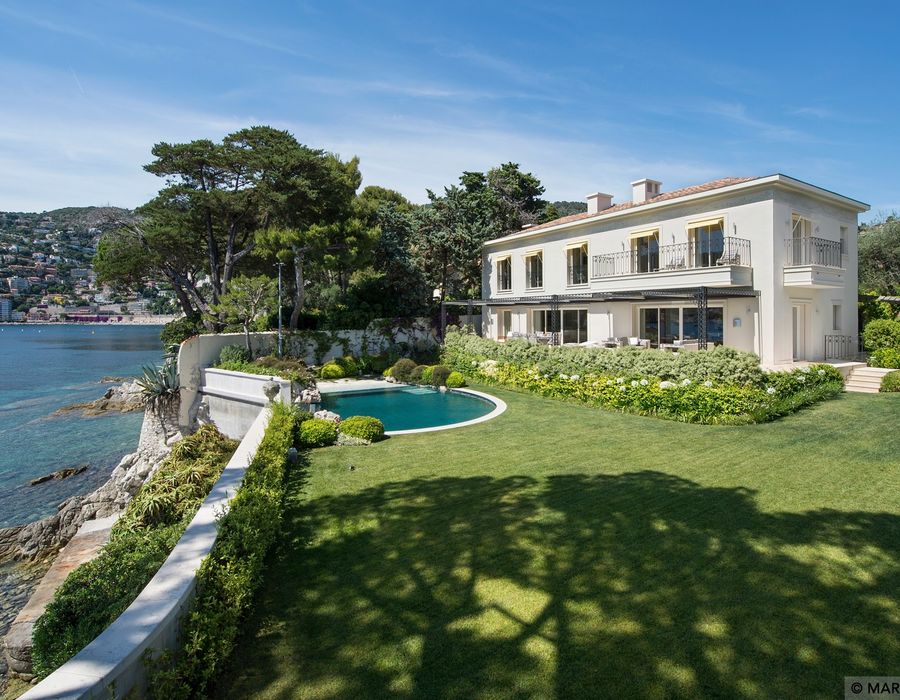 A five star location and a five star ultra luxury villa located on the water front in Saint Jean Cap Ferrat 4