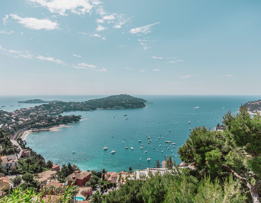 Breathtaking views over the Rade de Villefranche! 1