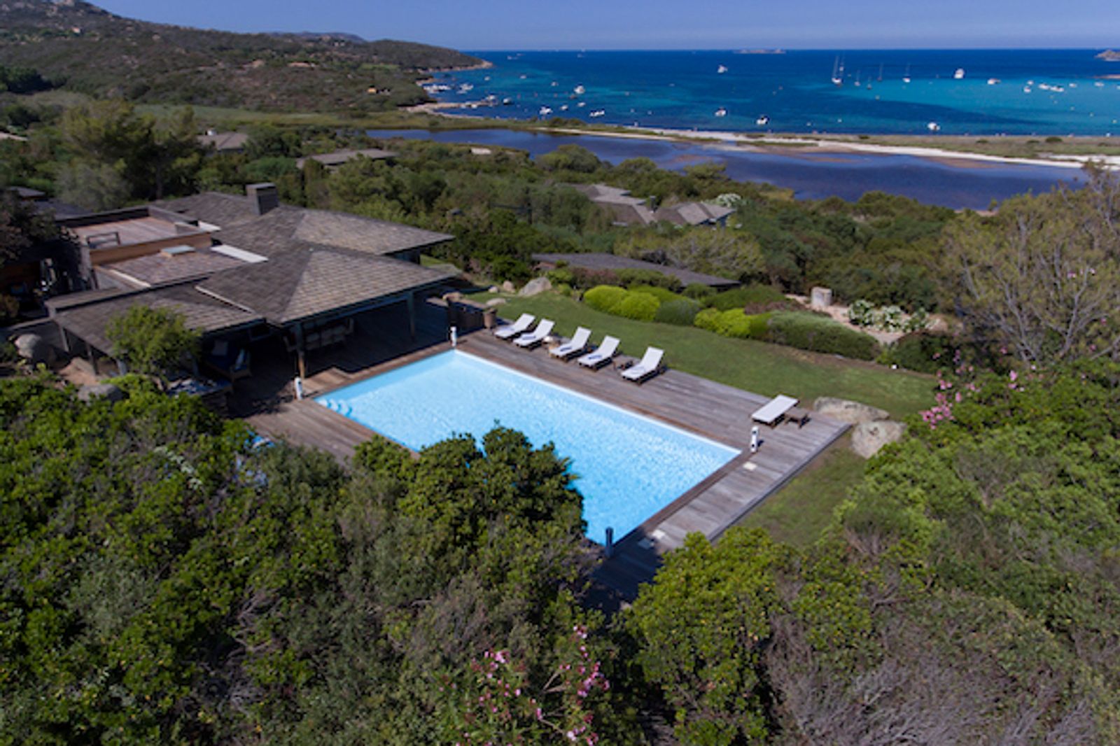 An amazing location and a fabulous house located inside the Domaine de Sperone