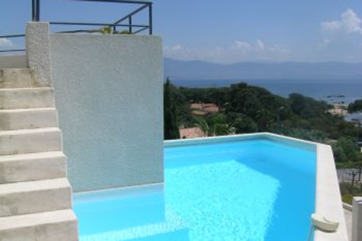 Nice house on near the beach!