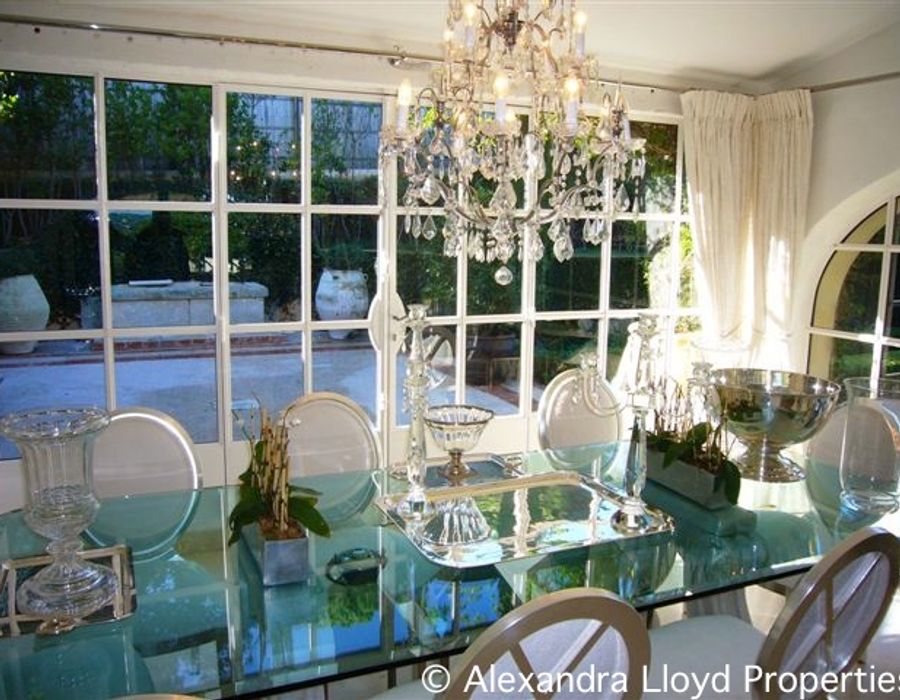 Lovely Tropezian style villa with sea views next to the Club 55 5