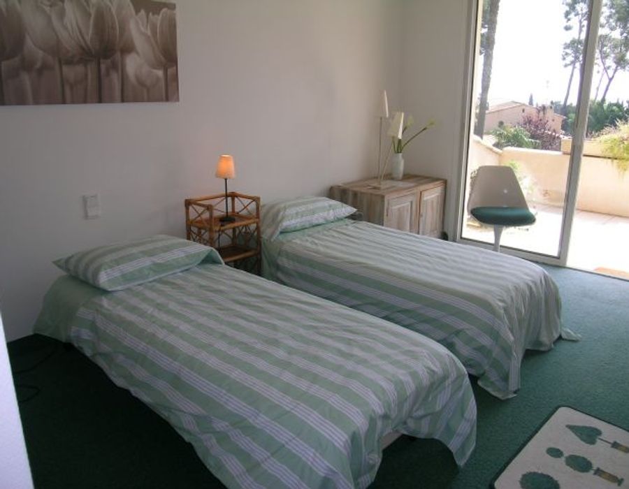 Great property in a quiet domain. 2