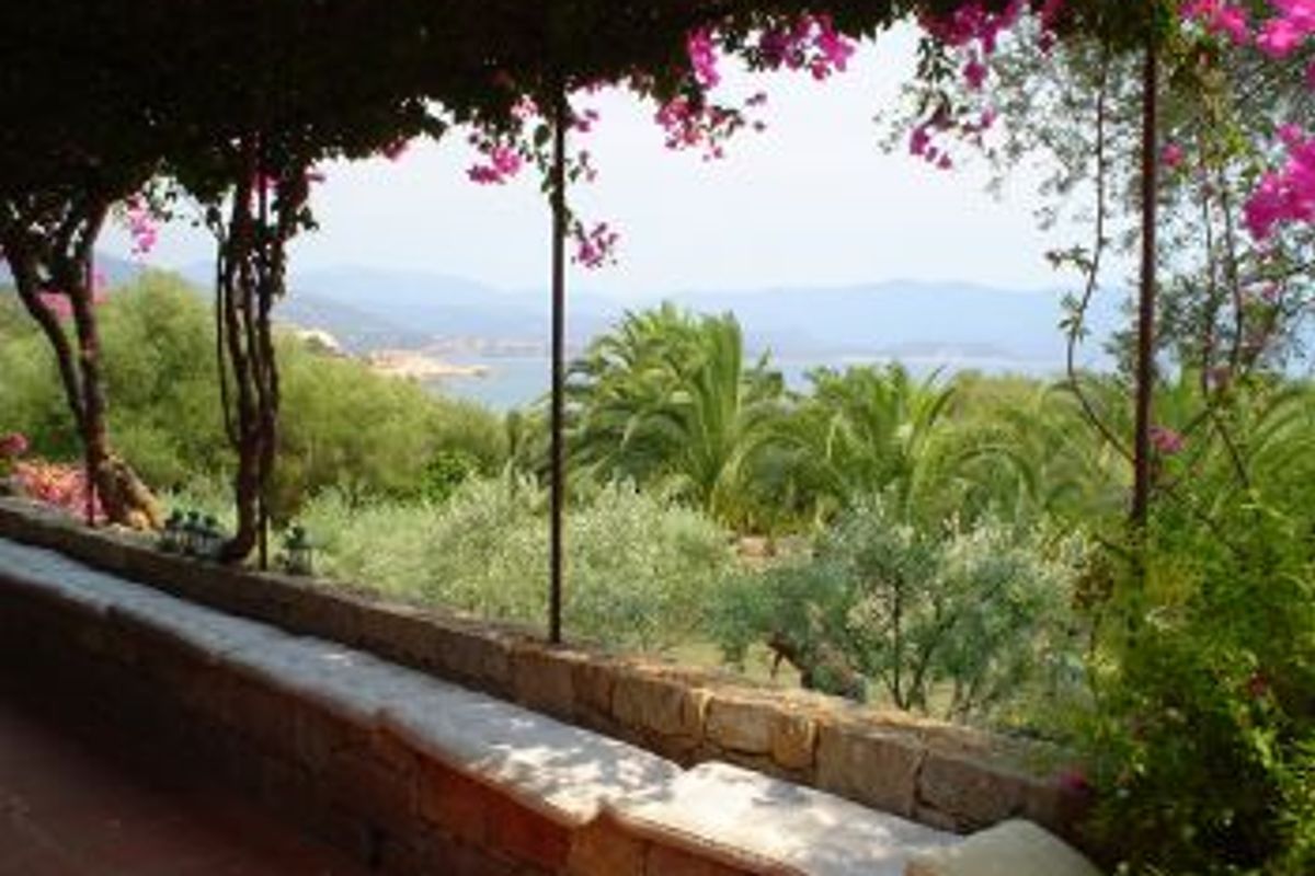 Large villa North of Ajaccio, very close to the sea