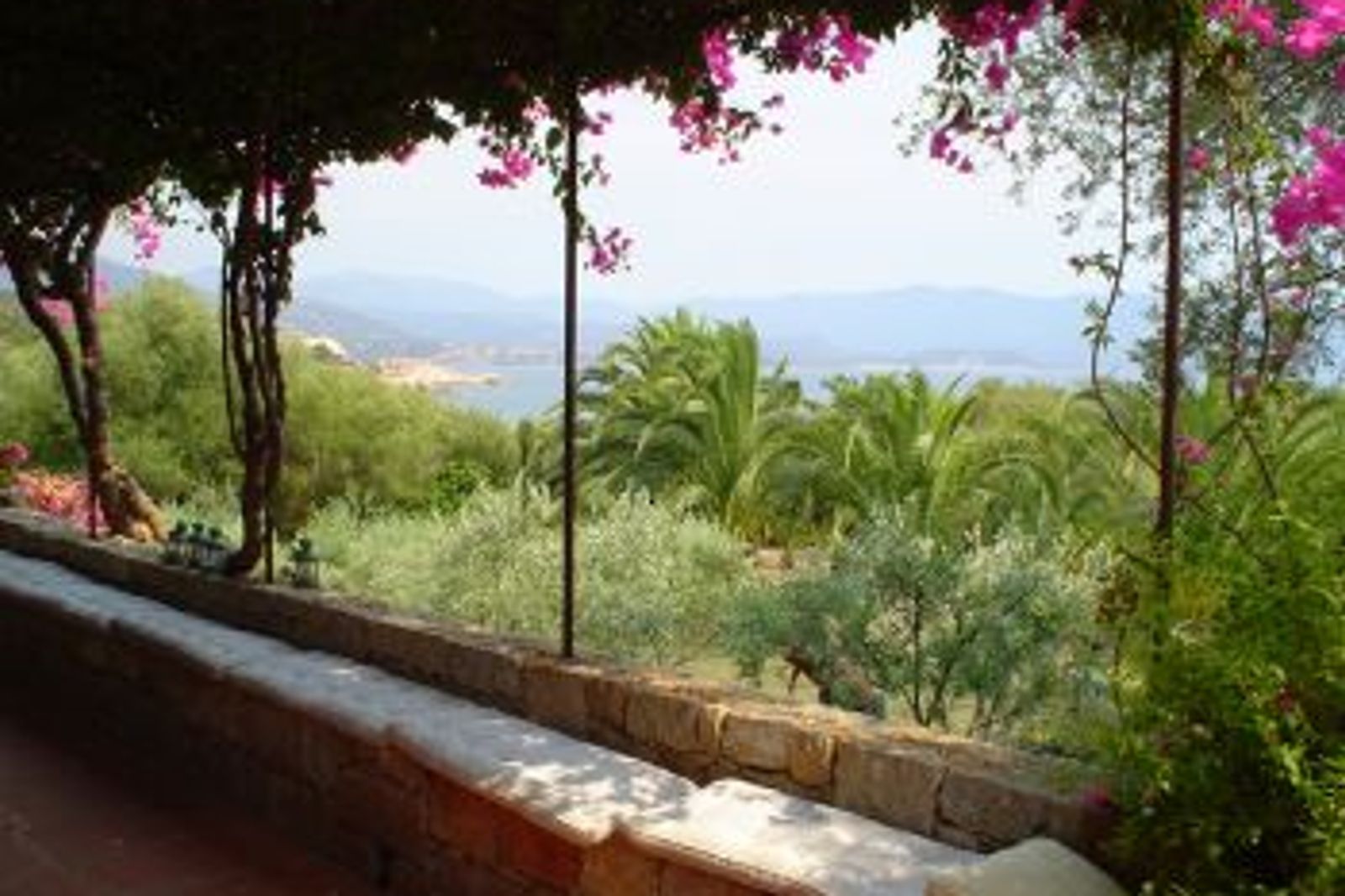 Large villa North of Ajaccio, very close to the sea