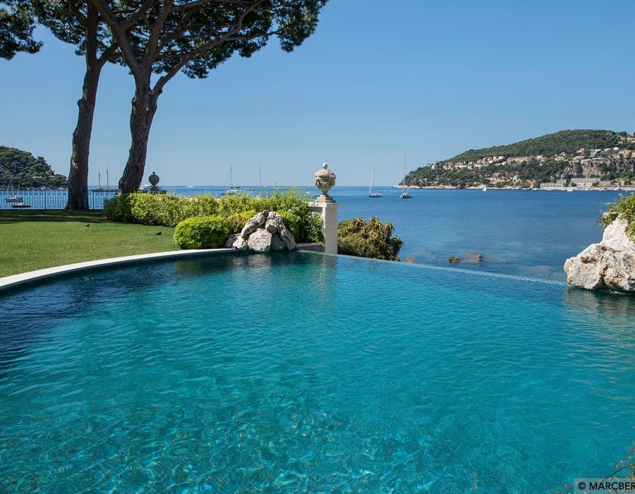 A five star location and a five star ultra luxury villa located on the water front in Saint Jean Cap Ferrat 3