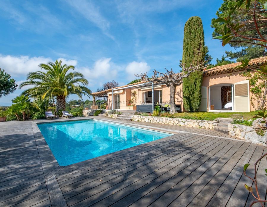 Breathtaking views from Cap Tahiti 1