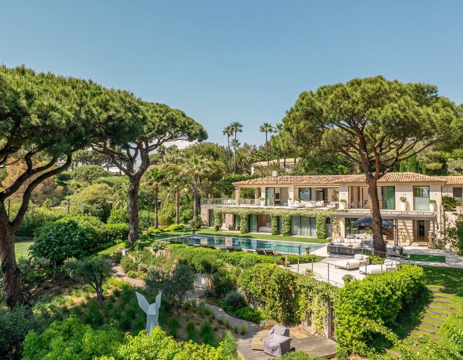 A truly stunning property for rent in Cap Tahiti with a tennis court 1