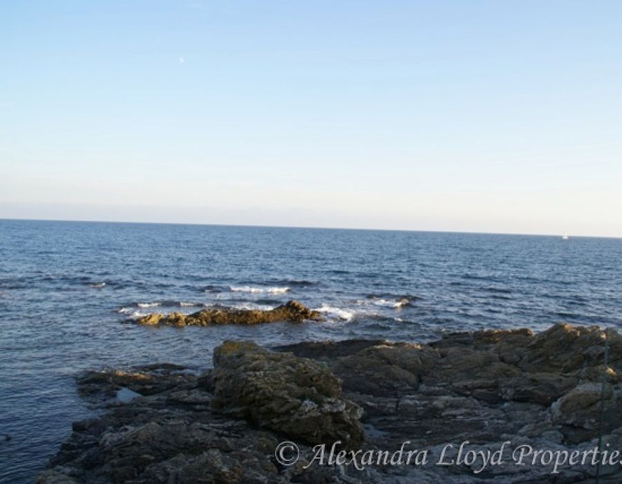 Waters edge property at Les Issambres 1