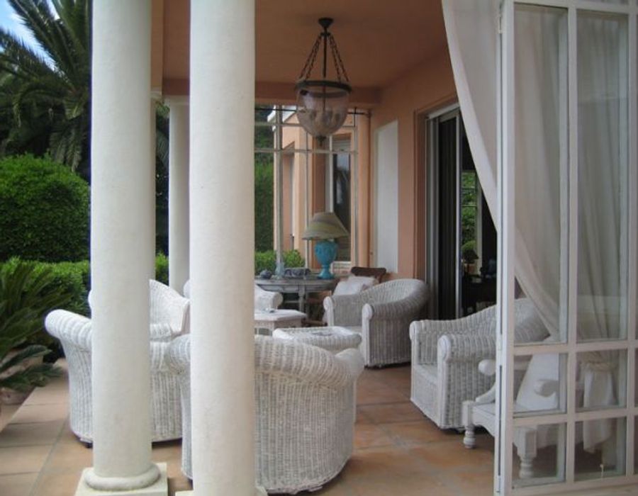 Charming villa located in the unique Golfe Juan. 2