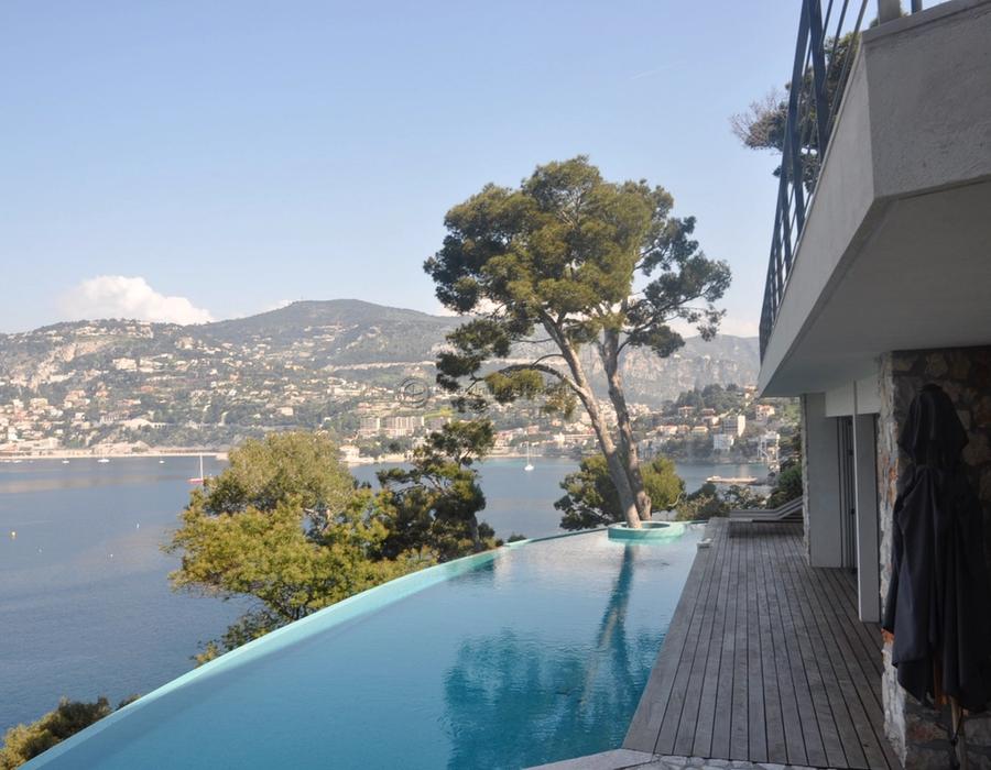 Modern @ Passable Beach - Saint Jean Cap Ferrat 2