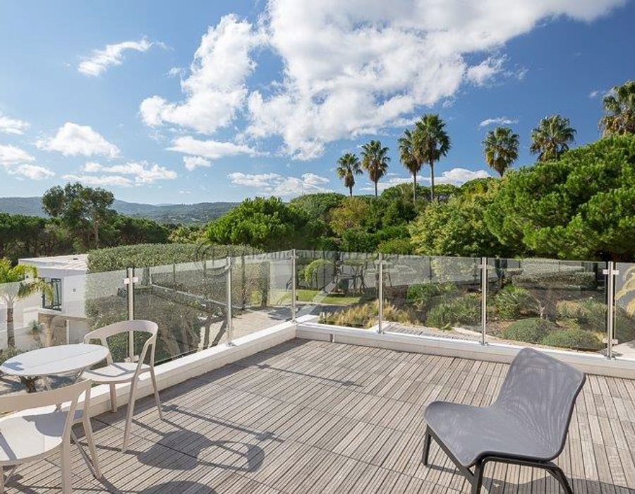 Fabulous ultra contemporary villa located on the Route de Tahiti 5