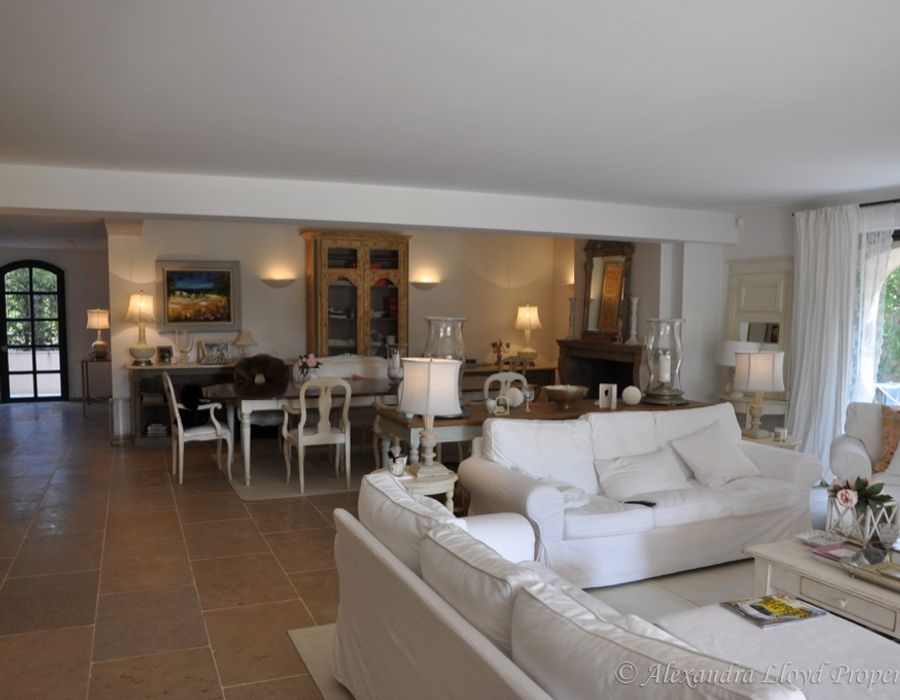 Charming summer house in Les Parcs de Saint Tropez 3