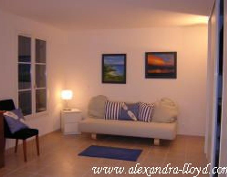 A newly built villa located in a private domain, just outside Antibes. 6