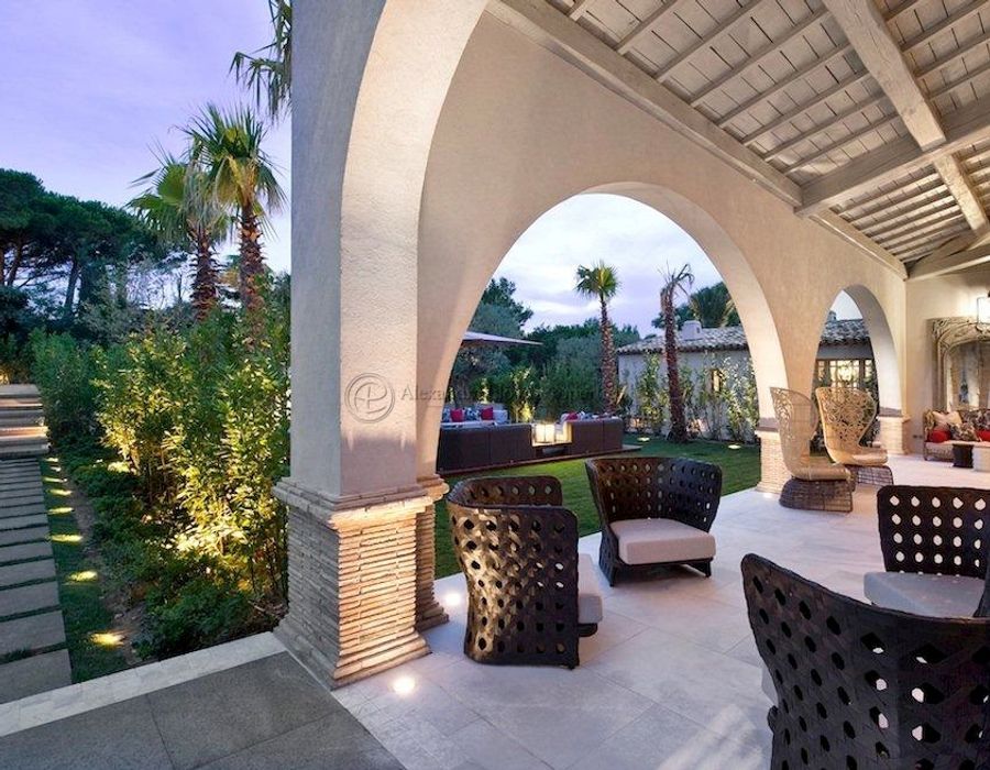 Elegance in Les Parcs de Saint Tropez - a Four Bedroom Villa for Rent 6