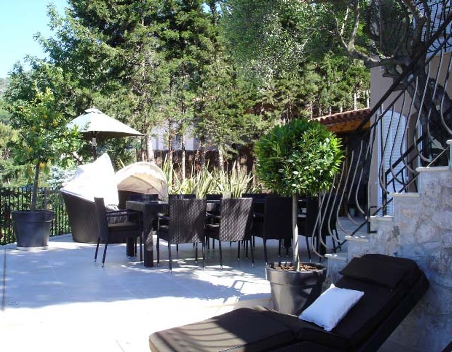 A delightful renovated property offering spectacular views over Eze Village 4