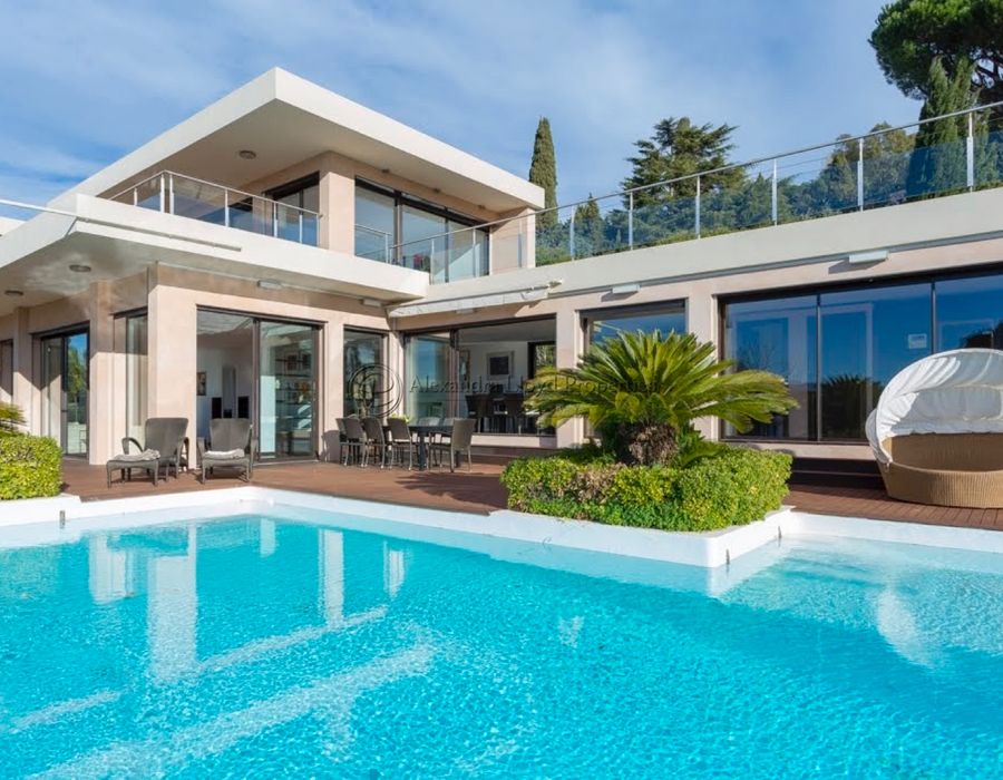 A stunning modern villa located in the Croix des Gardes, Cannes 1