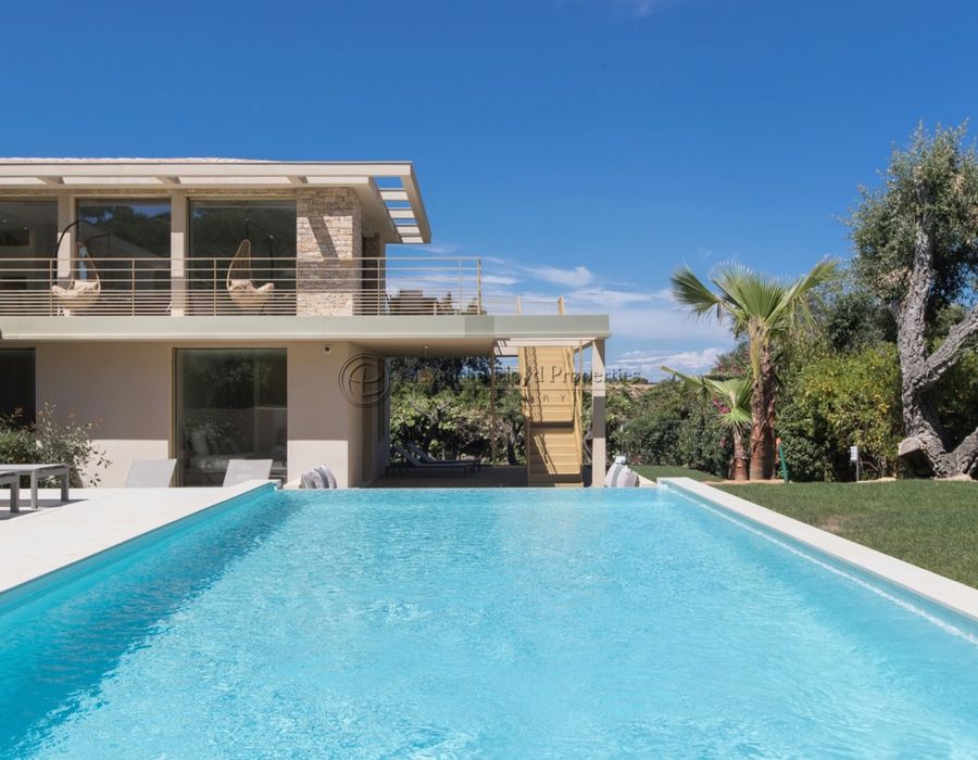 Contemporary villa for rent located in Le Parc des Salins, Saint Tropez 5