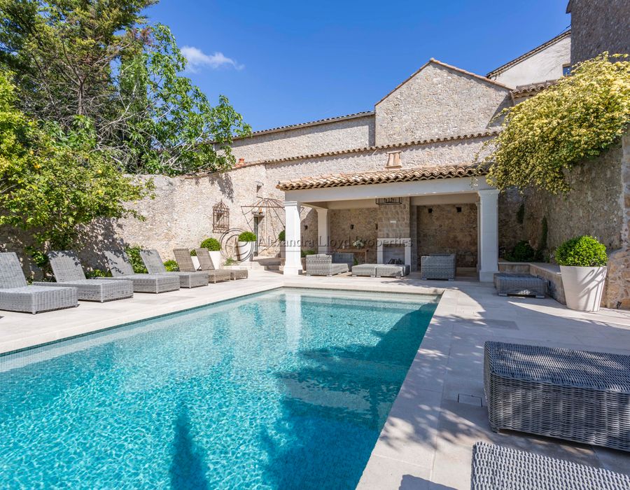 A unique & stunning luxury villa in the heart of Mougins village 5